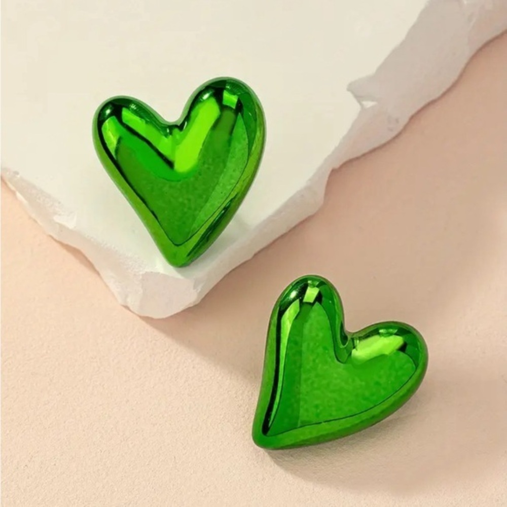 Green heart earrings- minimalist jewelry-stud earrings- plastic cute earrings